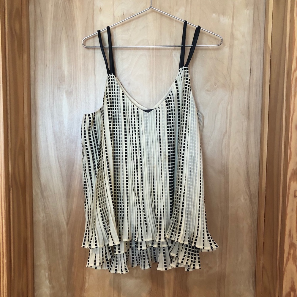 PJK Paterson J. Kincaid Pleated Tiered Top Size M